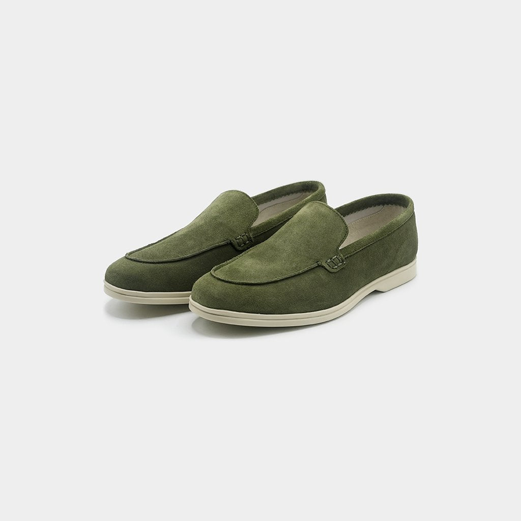 Shop stylish loafers at ShoeFloat – the perfect blend of comfort and sophistication. From casual slip-ons to classic leather loafers, find your ideal pair today.